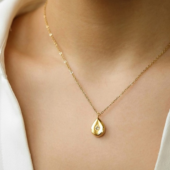 Teardrop Crystal Star Necklace | Gold Plated Stainless Steel - Picture 3 of 4